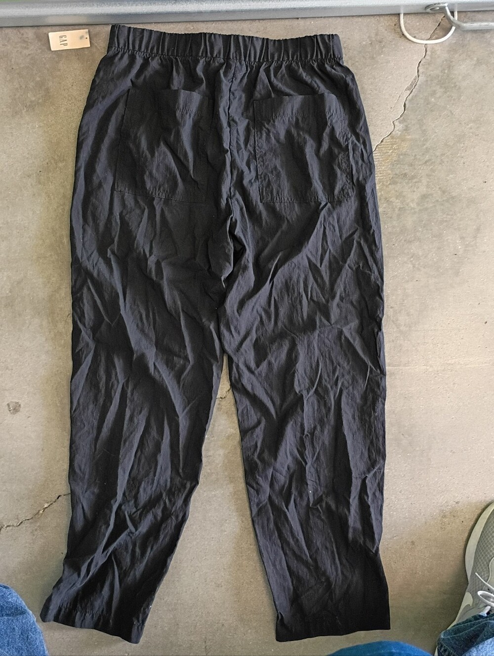 GAP Women's Black Elastic-Waist Jogger Pants